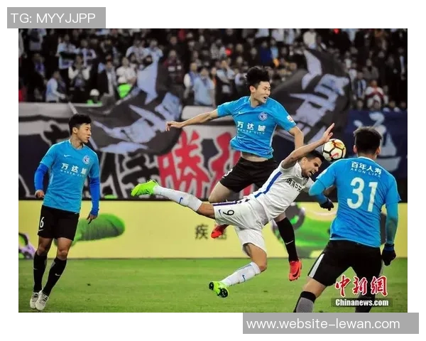 大连一方迎战天津泰达全力争胜展现球队实力与斗志